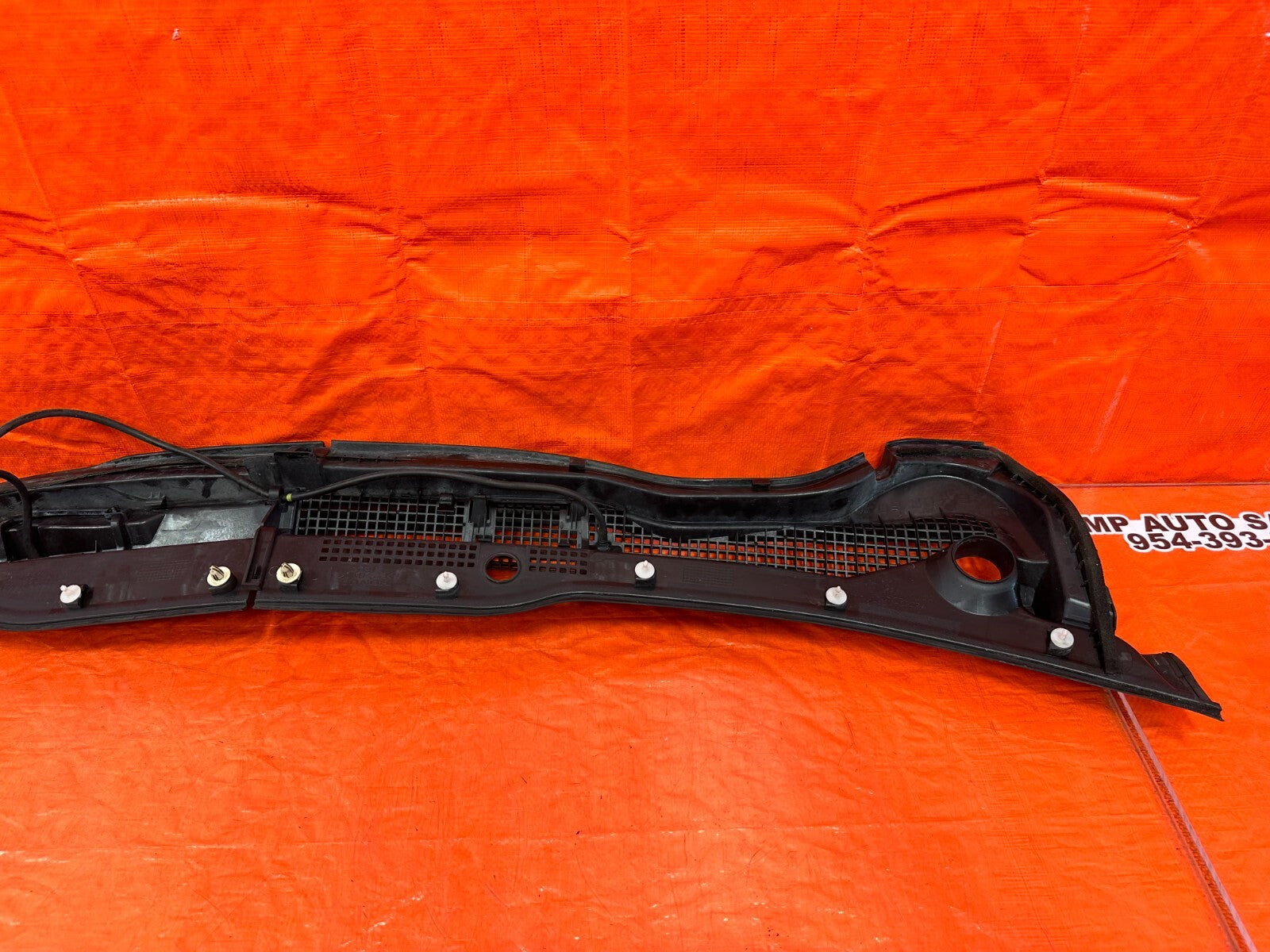 04 05 ACURA TSX   WINDSHIELD WIPER COWL TRIM PLASTIC   OEM FACTORY #25512