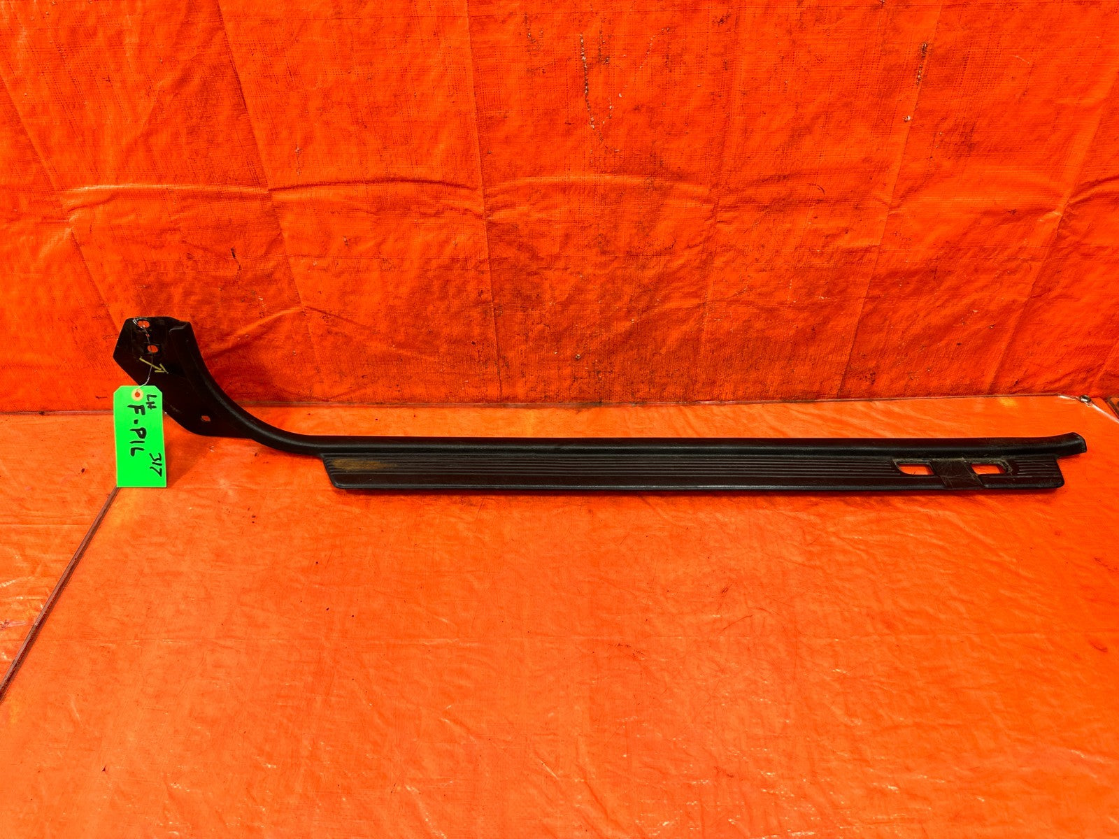 90 91 HONDA CIVIC HATCHBACK   DRIVER LEFT FLOOR PILLAR SCUFF PLATE   OEM 3170