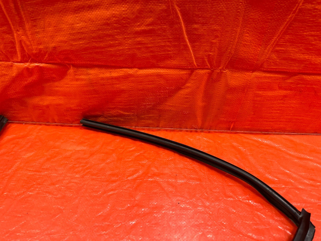 04 08 ACURA TSX   DRIVER LEFT REAR WINDOW GLASS RUN CHANNEL   OEM #20914