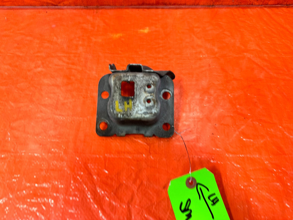 88 89 HONDA CRX   LEFT FRONT   RE BAR CRASH BAR BEAM   MOUNTING BRACKET OEM 2773