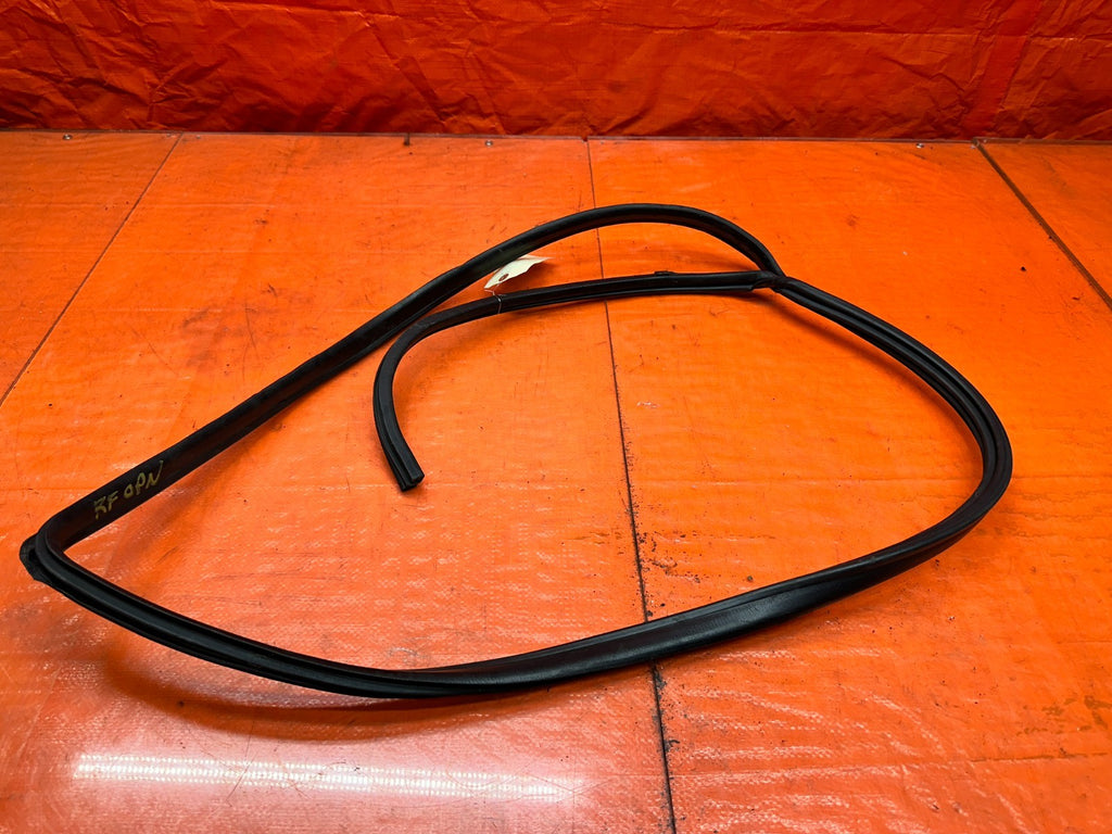 92 96 HONDA PRELUDE RIGHT DOOR OPENING WEATHERSTRIP OEM #33211