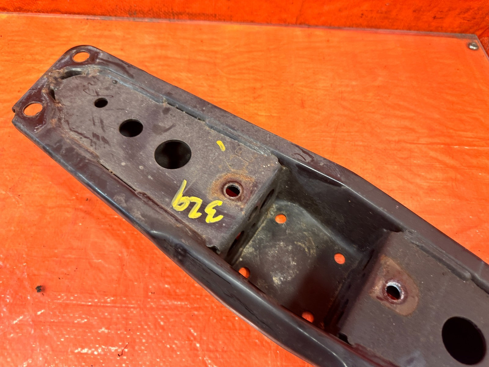 08 15 INFINITI G37 Q60 A/T LOWER TRANSMISSION MOUNT CROSSMEMBER BRACKET #3294