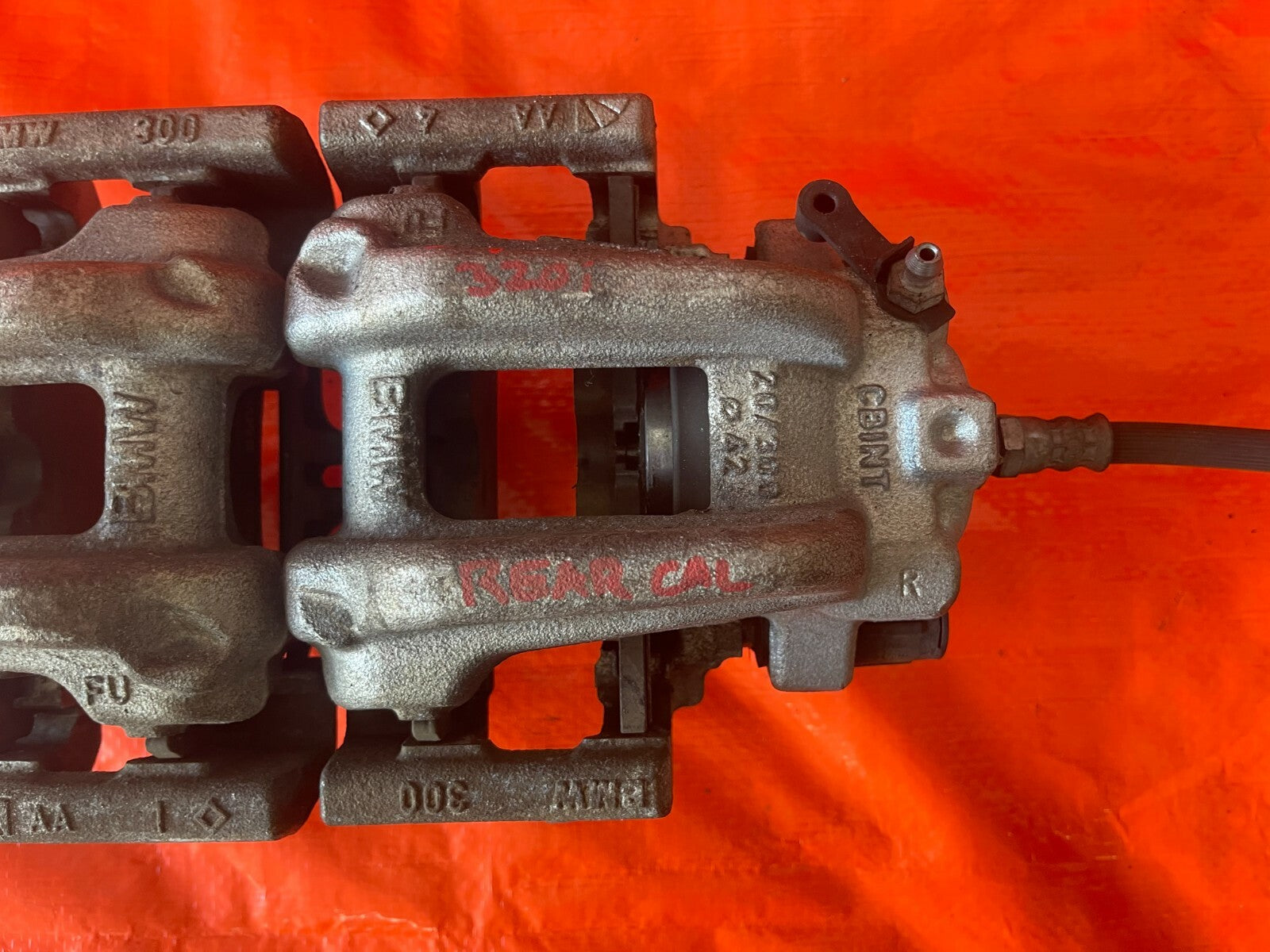 17 18 BMW 320i   REAR WHEEL DRIVE   BASE NON SPORT   REAR CALIPER SET LEFT RIGHT3