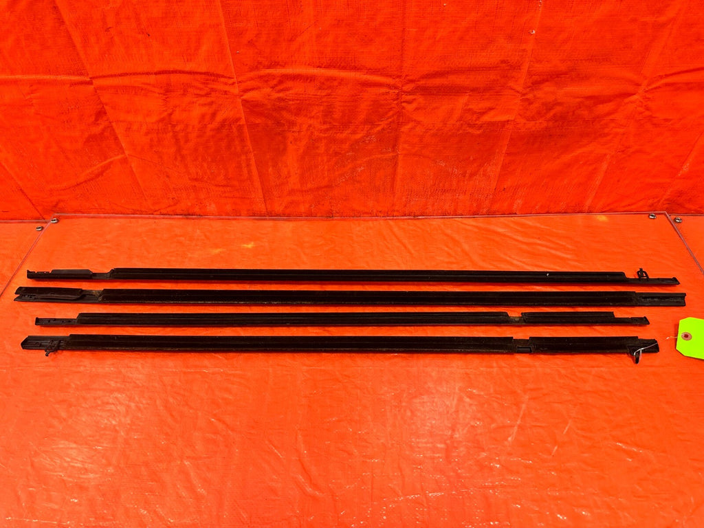 06 11 CIVIC 4D SEDAN   EXTERIOR DOOR WINDOW GLASS TRIM SET LEFT RIGHT   OEM #2826