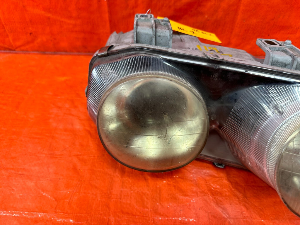 94 01 ACURA INTEGRA 2D   HEADLIGHT HEADLAMP   PASSENGER RIGHT   OEM FACTORY 98DC3