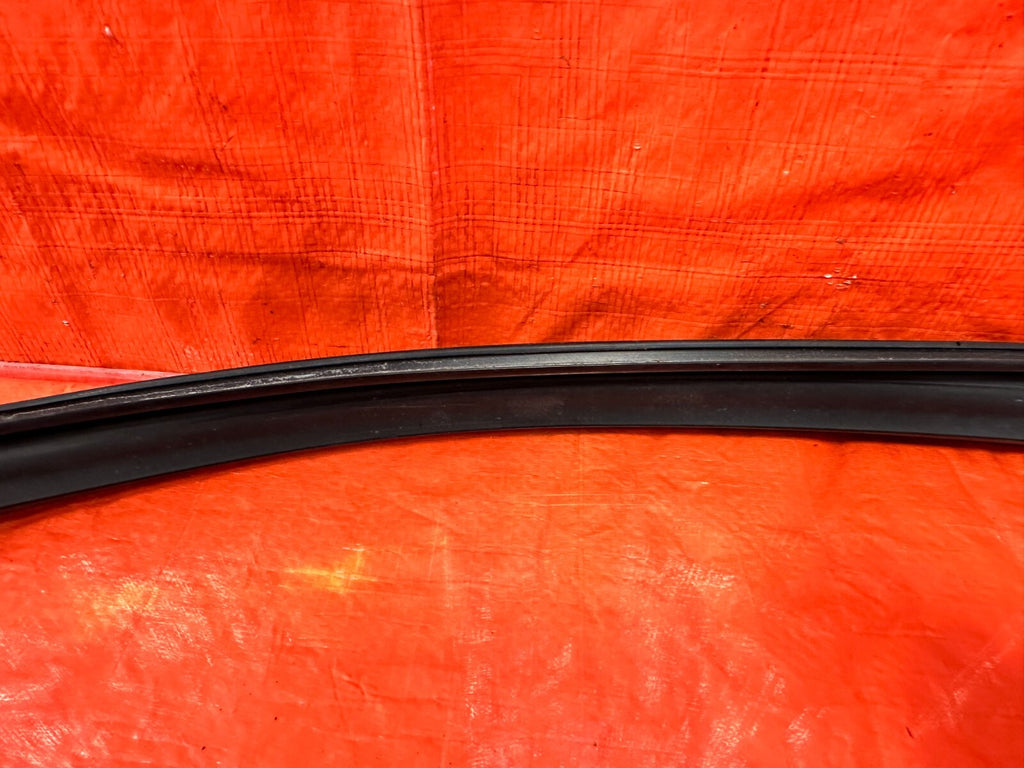 04 08 ACURA TSX   DRIVER LEFT REAR WINDOW GLASS RUN CHANNEL   OEM #2758