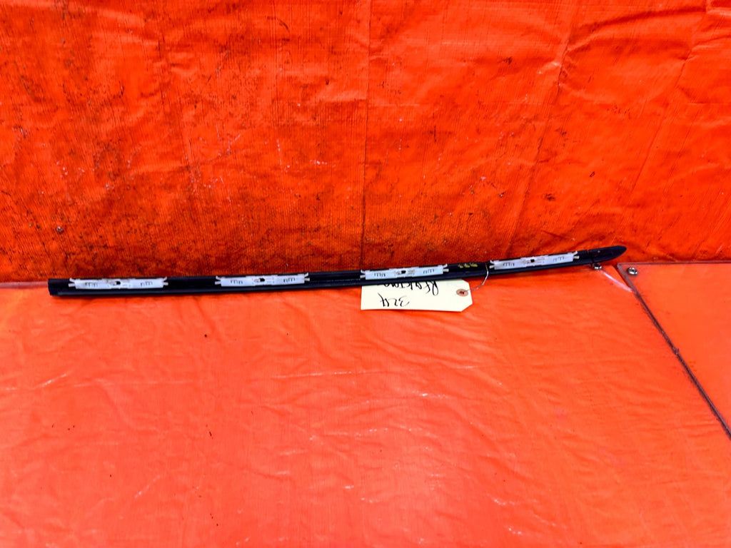 18 22 HONDA ACCORD   PASSENGER RIGHT EXTERIOR WINDSHIELD TRIM PLASTIC   OEM #3249