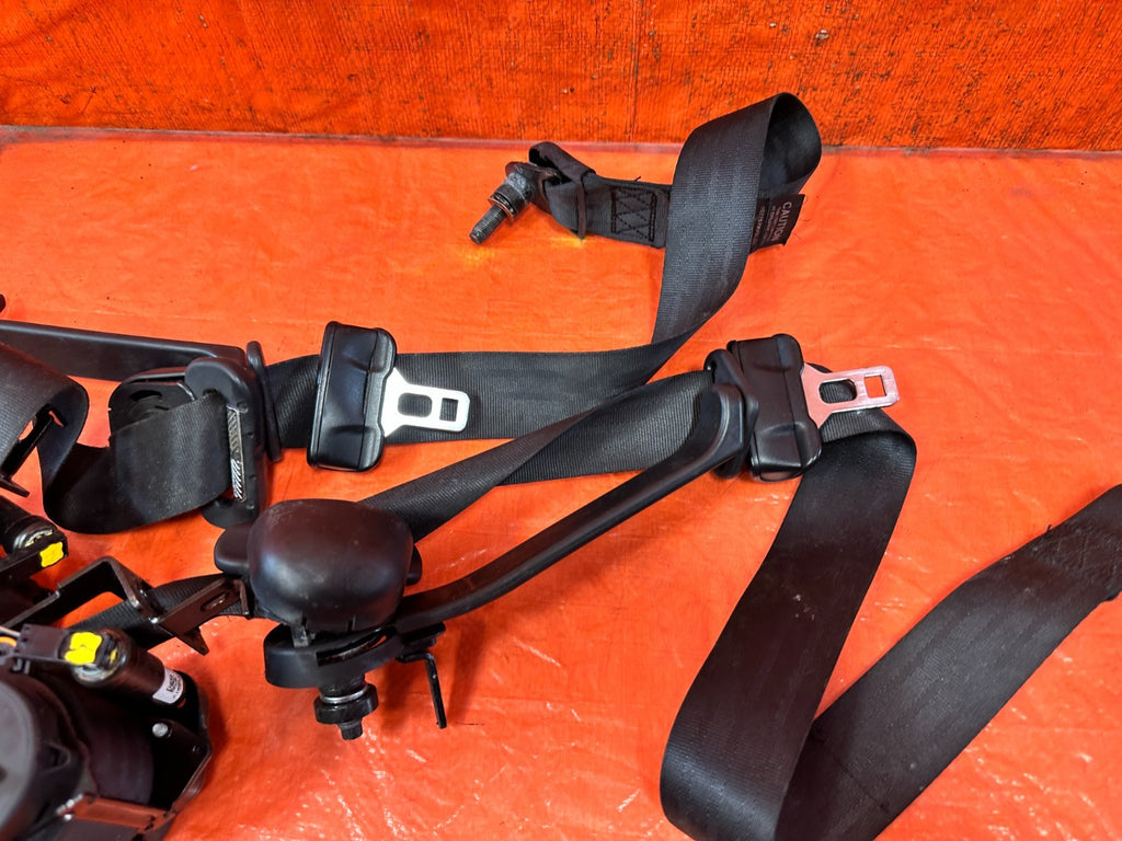 10 16 HYUNDAI GENESIS COUPE   LEFT & RIGHT FRONT SEAT BELTS   BLACK   OEM #3263