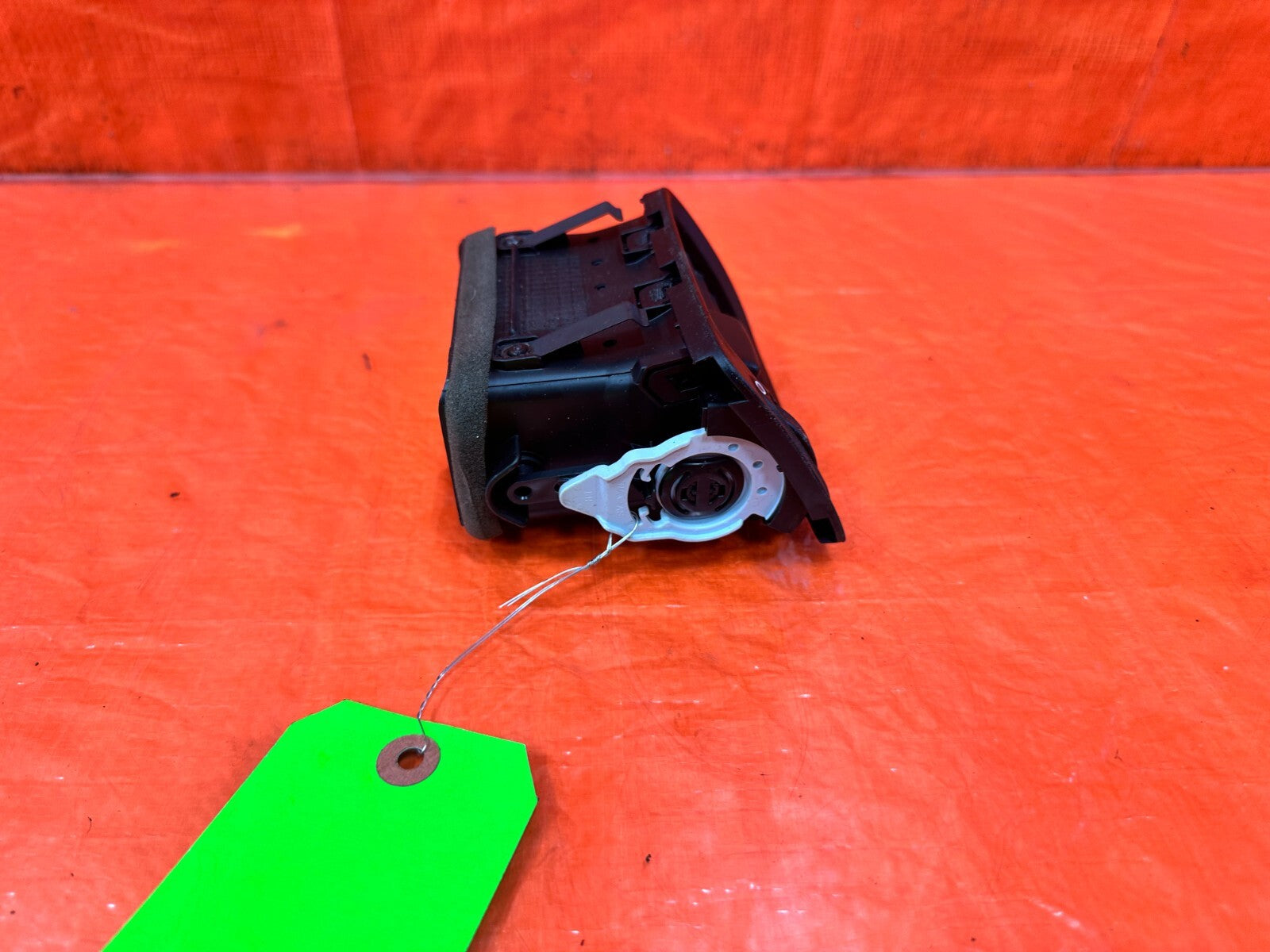 06 11 HONDA CIVIC   PASSENGER RIGHT AC VENT   THIS IS THE OUTER ONE   OEM #2826