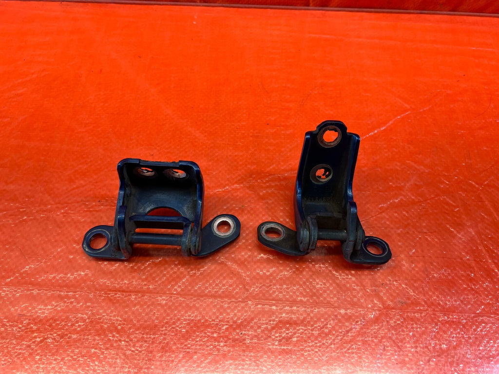 06 11 CIVIC 4D SEDAN   PASSENGER RIGHT REAR DOOR HINGE SET UPPER LOWER   OEM 2033