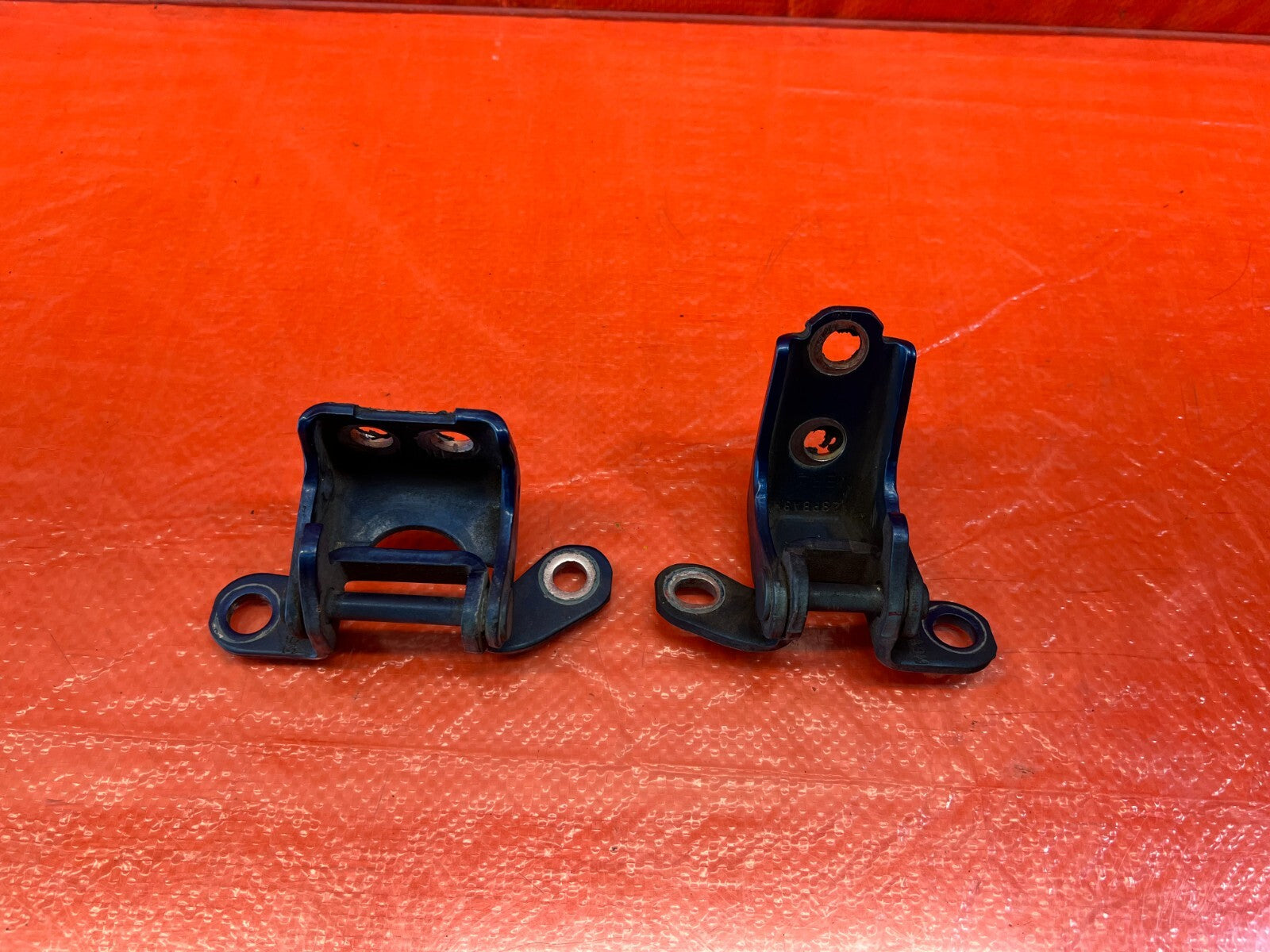 06 11 CIVIC 4D SEDAN   PASSENGER RIGHT REAR DOOR HINGE SET UPPER LOWER   OEM 2033