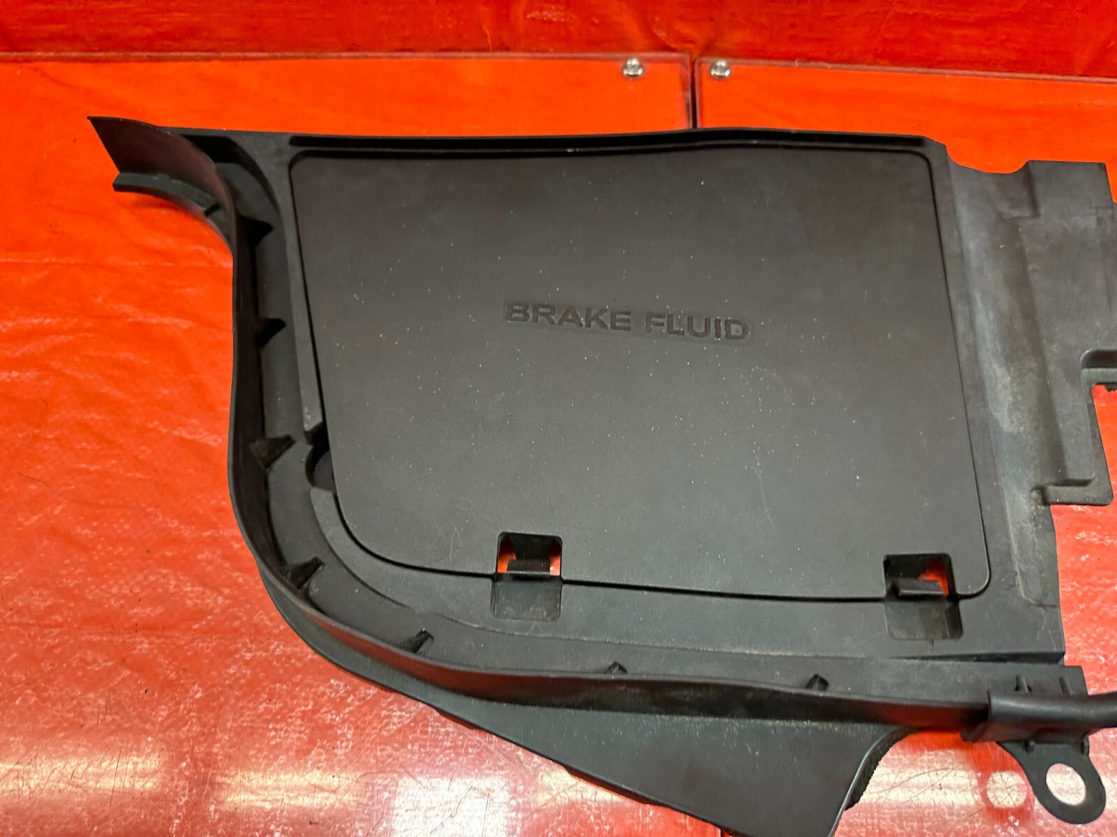 08 13 INFINITI G37   BRAKE FLUID COVER TRIM SHROUD PLASTIC BEZEL TRIM   OEM #2077