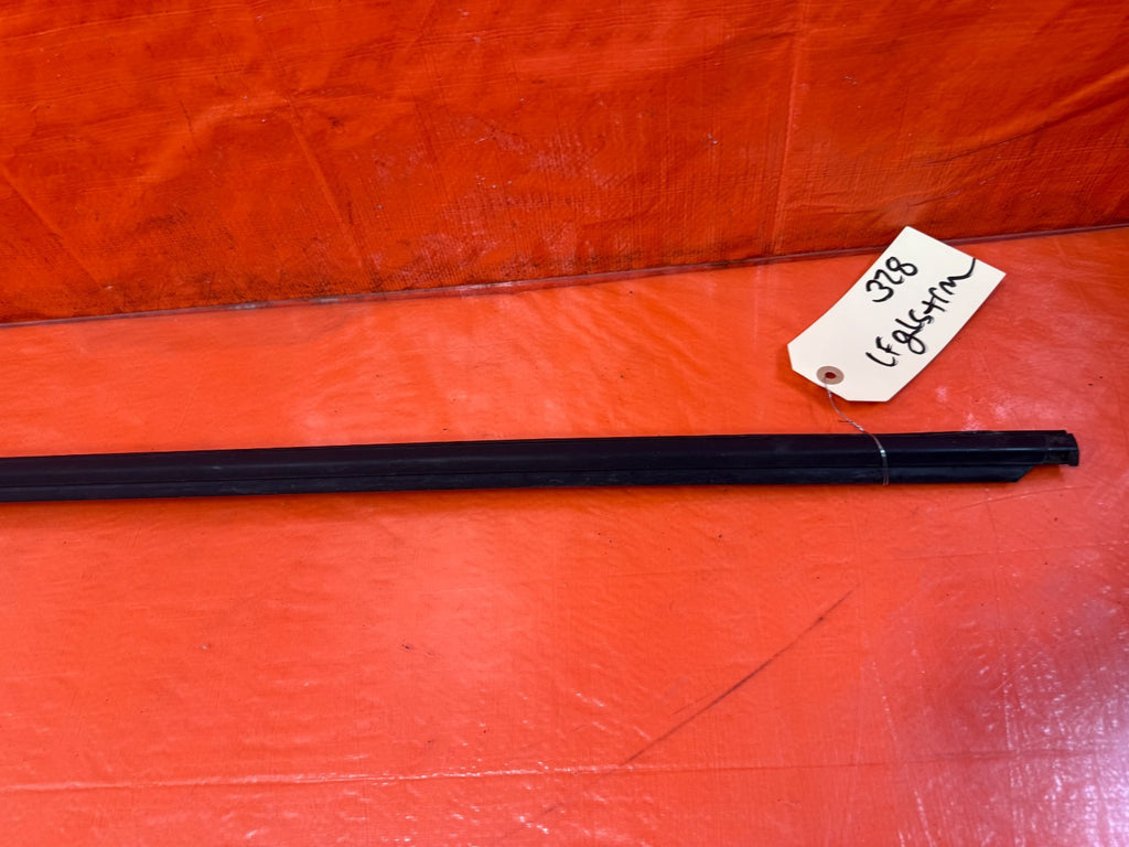 08 15 INFINITI G37 COUPE &   DRIVER LEFT EXTERIOR WINDOW GLASS TRIM OEM 3283