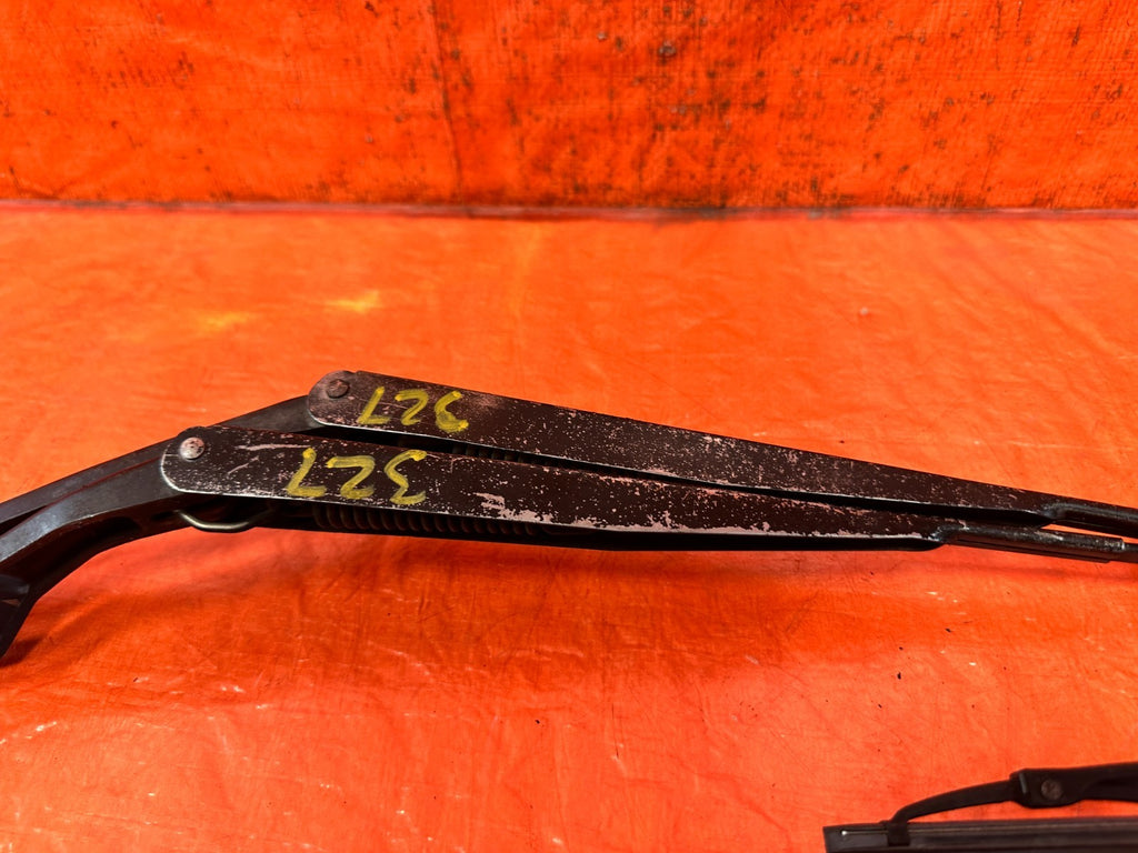 92 95 HONDA CIVIC   LEFT & RIGHT WINDSHIELD WIPER ARMS    OEM FACTORY #32710