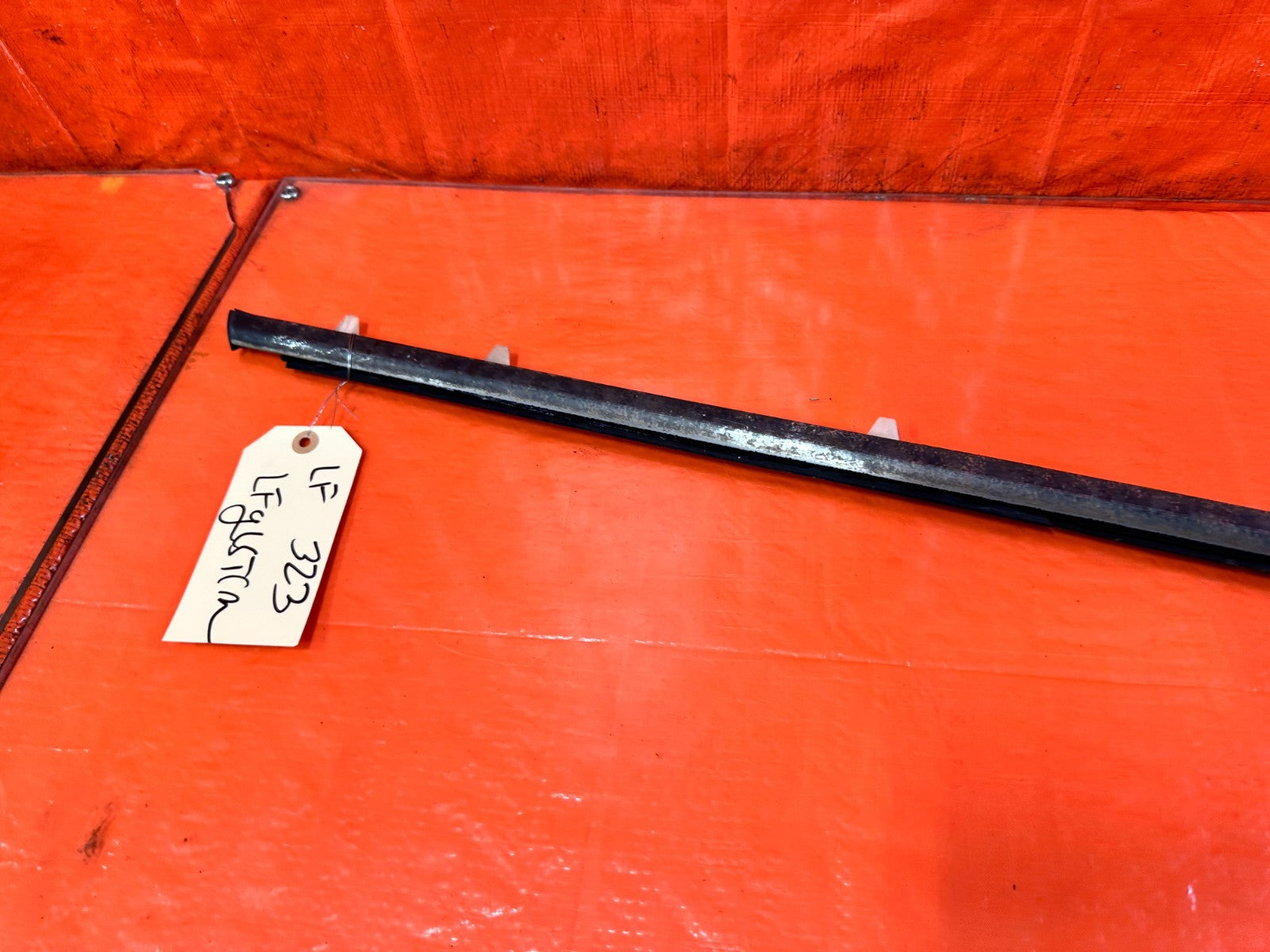 97 01 HONDA PRELUDE   DRIVER LEFT EXTERIOR WINDOW GLASS TRIM   OEM #3239