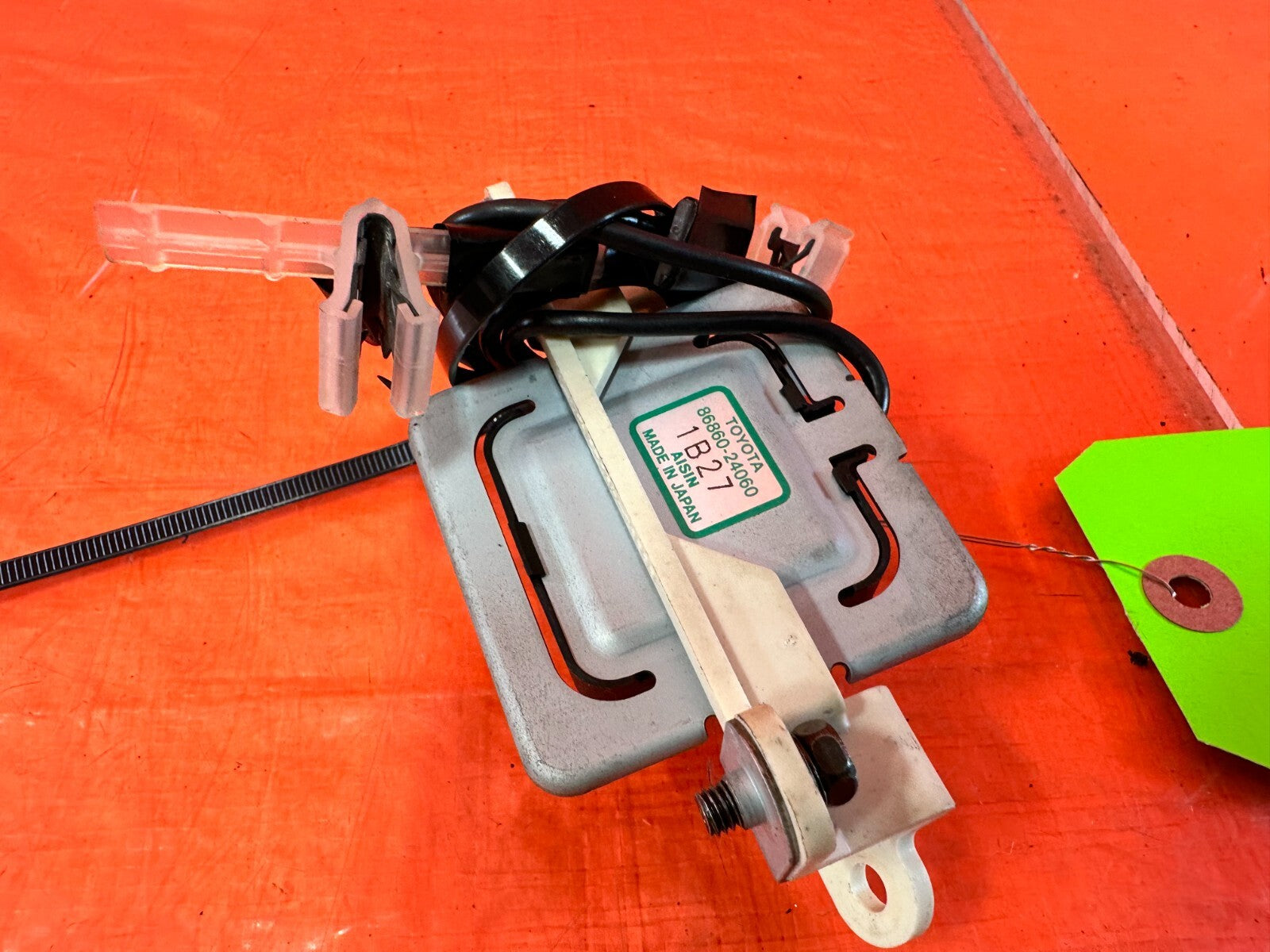 02 06 LEXUS SC430   NAVIGATION ANTENNA   86860 24060   OEM FACTORY #2615