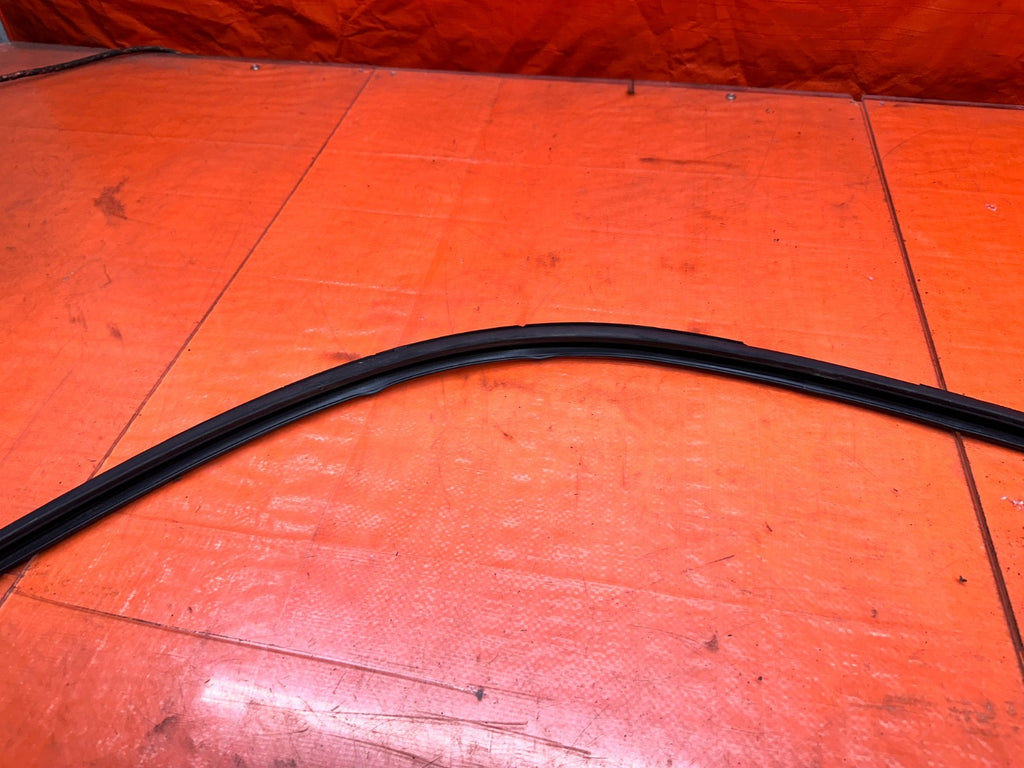 97 01 HONDA PRELUDE 2.2L DRIVER LEFT DOOR WINDOW GLASS MOUNTED SUB SEAL #33611