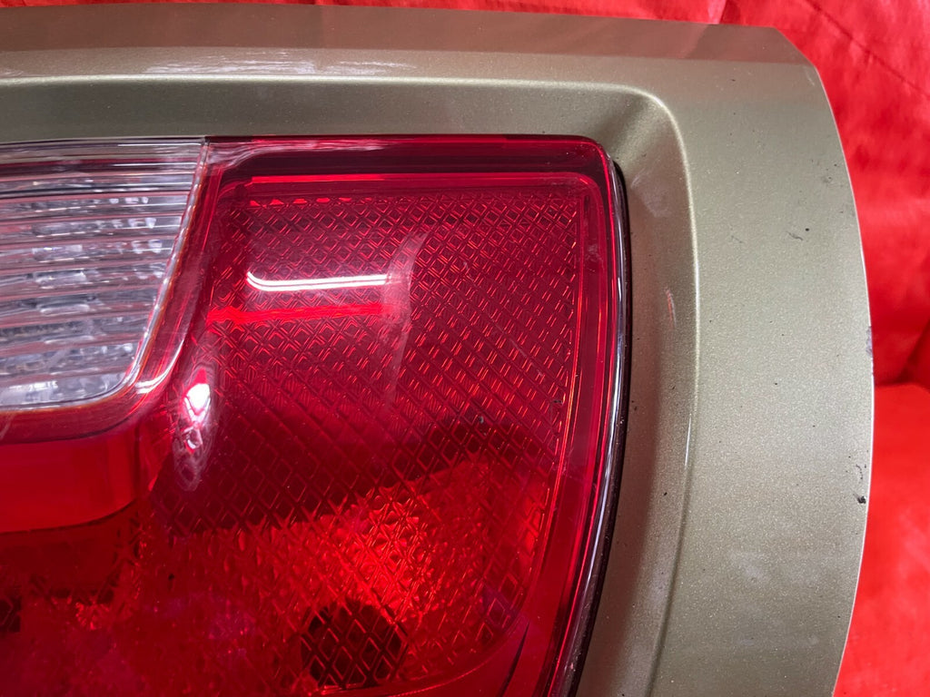 12 13 KIA SOUL   NON LED HALOGEN MODEL   DRIVER LEFT TAIL LIGHT LAMP   GREEN OEM6