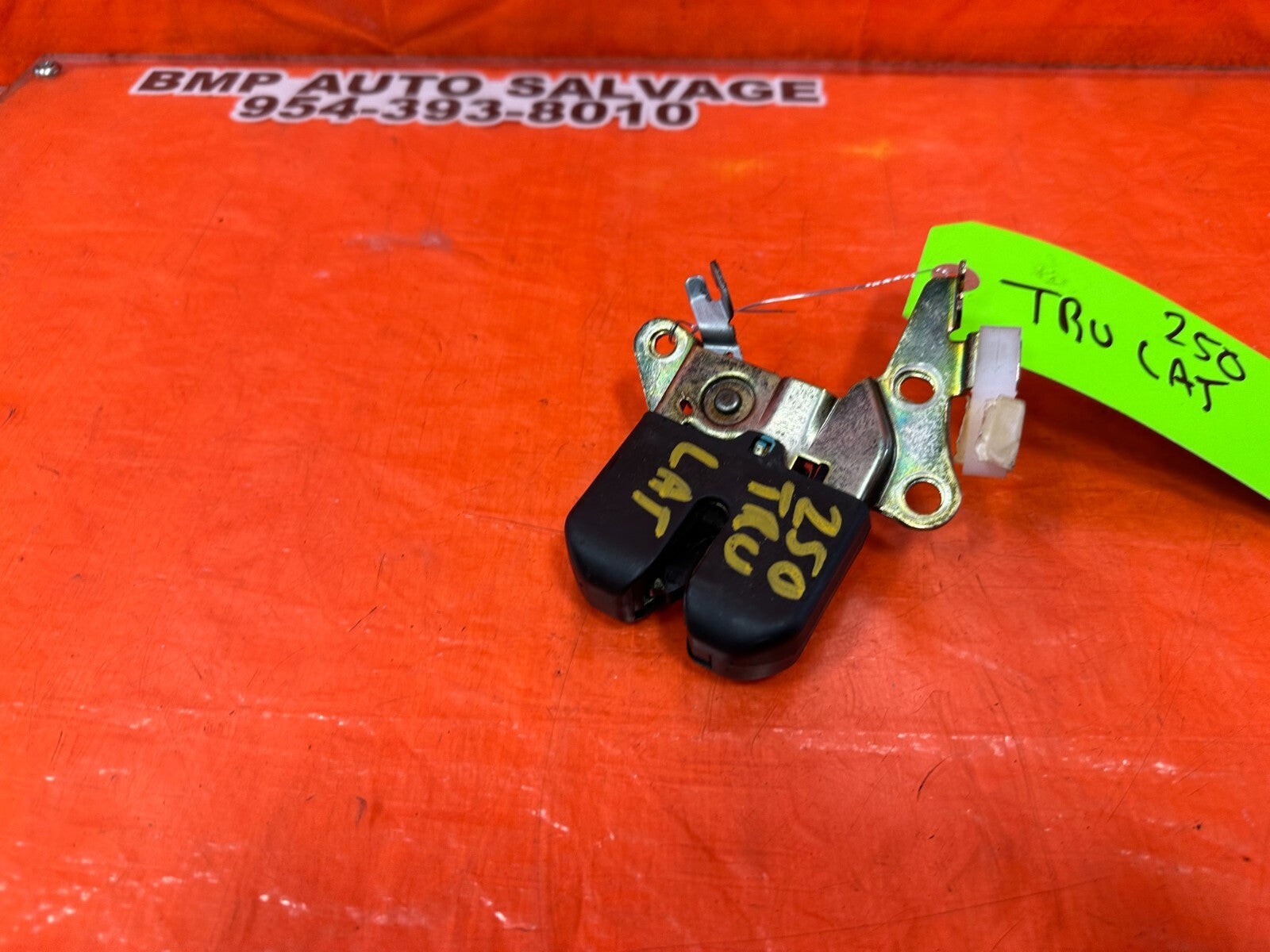 00 05 TOYOTA CELICA   TRUNK LID LATCH LOCK ACTUATOR   OEM FACTORY #2504