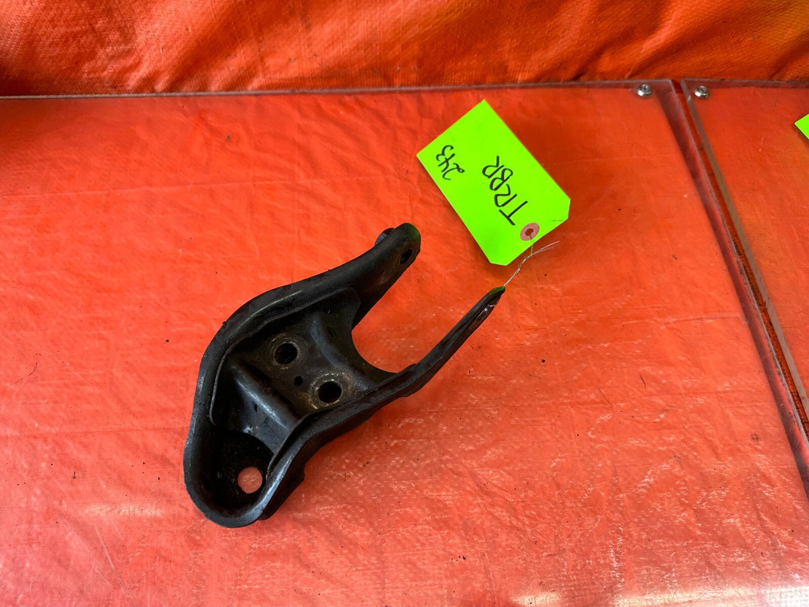 88 91 HONDA CRX   REAR 5 SPEED MANUAL TRANSMISSION BRACKET   OEM FACTORY #2430
