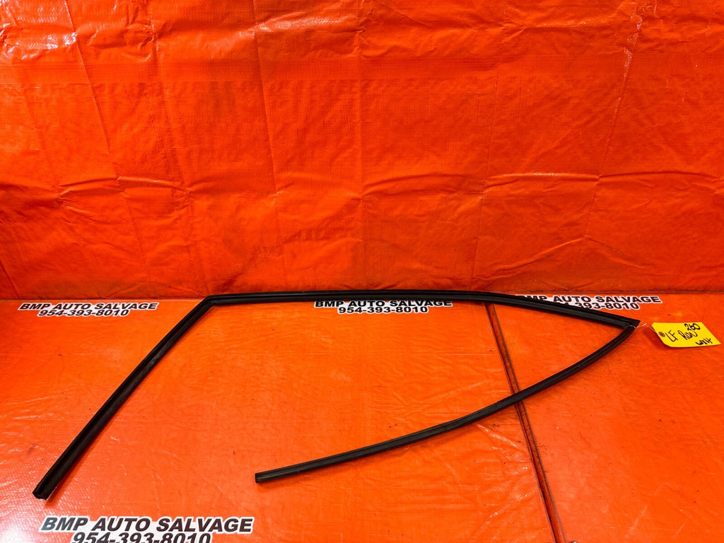 06 11 CIVIC 4D SEDAN   DRIVER LEFT FRONT WEATHER STRIP RUN CHANNEL OEM #2600