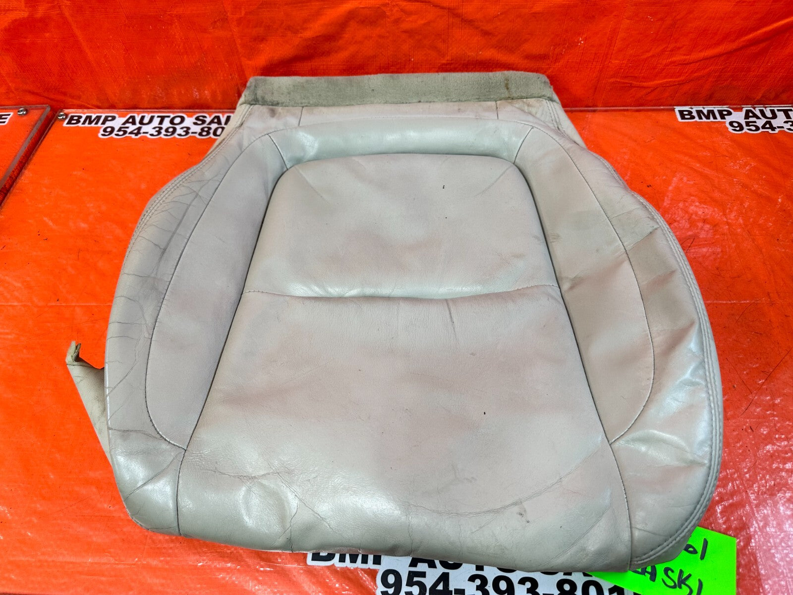 02 10 LEXUS SC430   PASSENGER RIGHT FRONT LOWER SEAT COVER SKIN   ECRU   OEM 2614