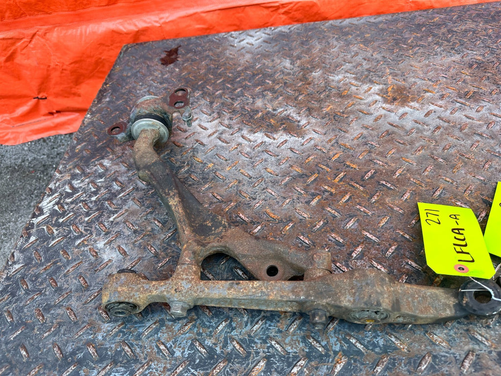 93 97 HONDA DEL SOL   LEFT AND RIGHT FRONT LOWER CONTROL ARMS   CORE USE ONLY5