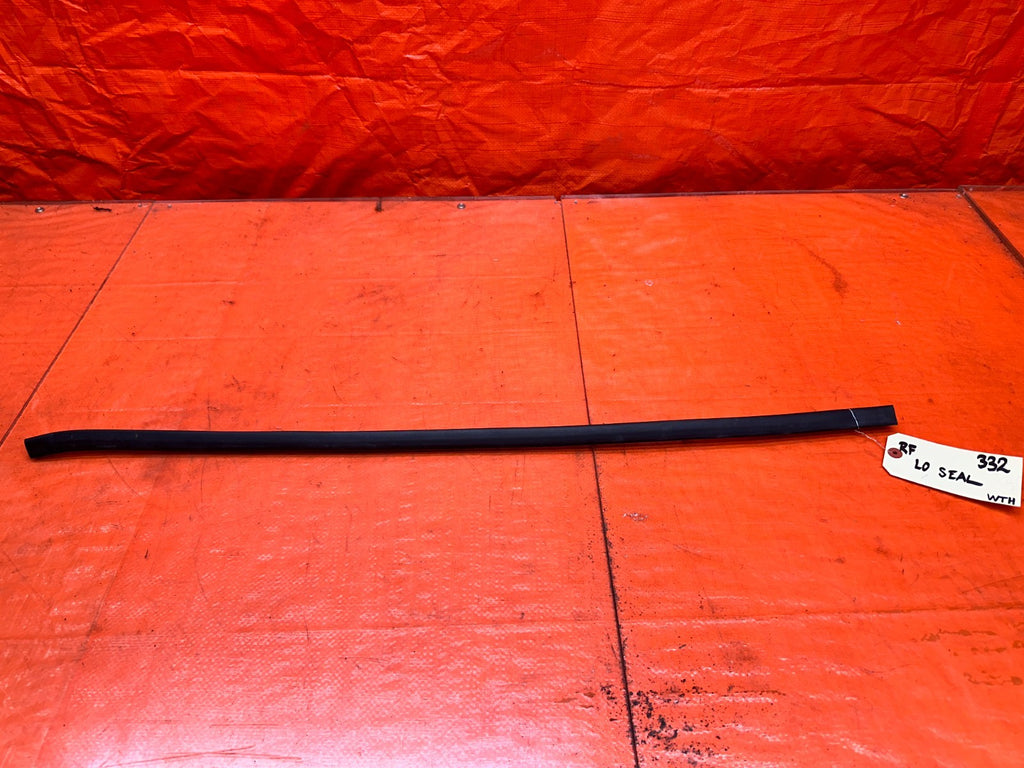 92 96 HONDA PRELUDE RIGHT FRONT LOWER DOOR WEATHERSTRIP OEM #3320