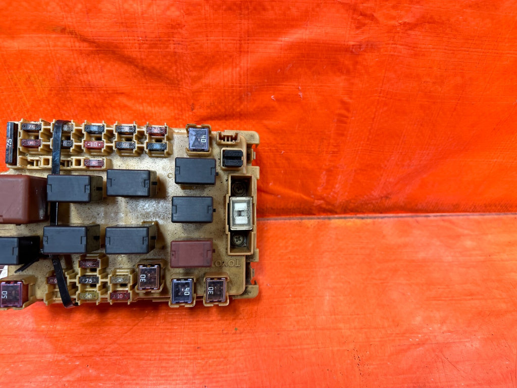 00 02 TOYOTA CELICA   EXTERIOR UNDER THE HOOD ENGINE BAY FUSE BOX   OEM #2505