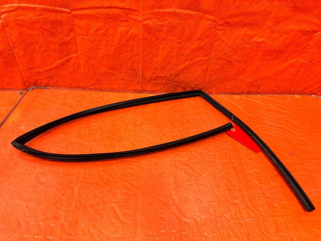 06 11 CIVIC 4D SEDAN   DRIVER LEFT REAR WEATHER STRIP RUN CHANNEL   OEM #3073