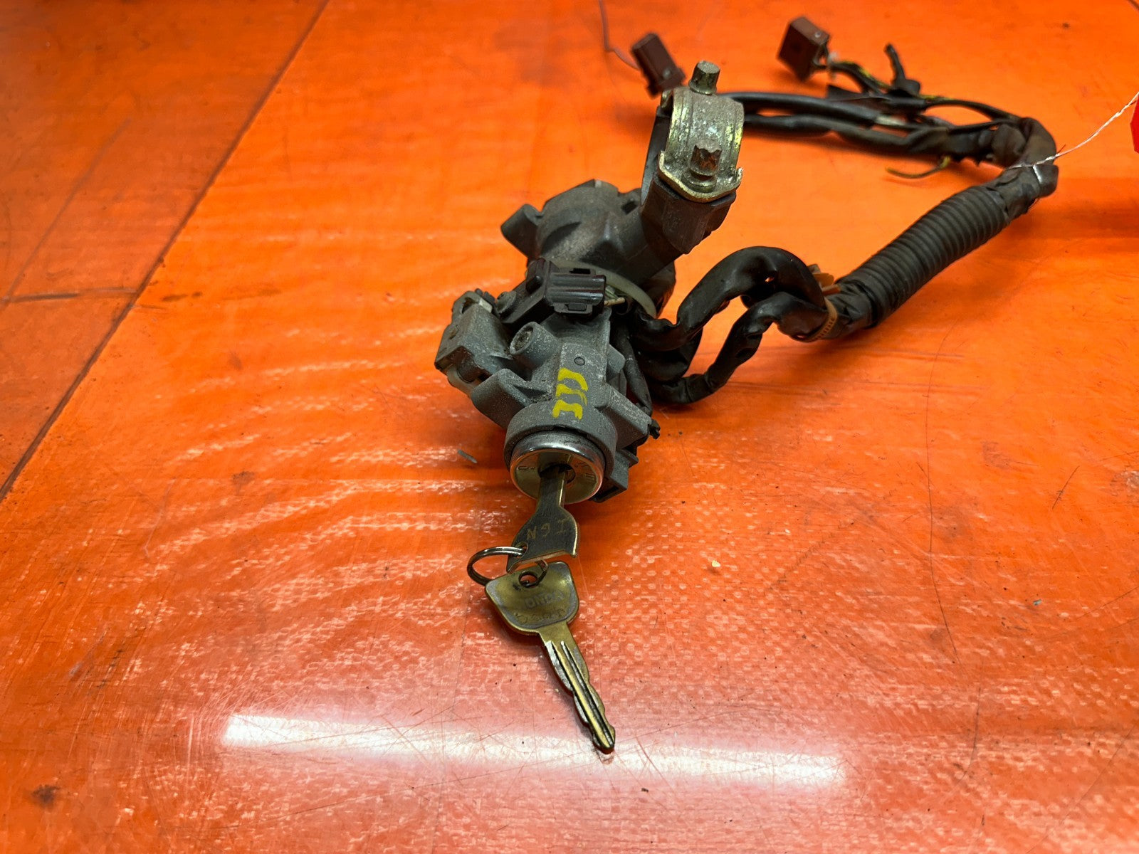 92 95 HONDA CIVIC EX 1.6L   5 SPEED MANUAL IGNITION SWITCH W/ KEY   OEM #33310