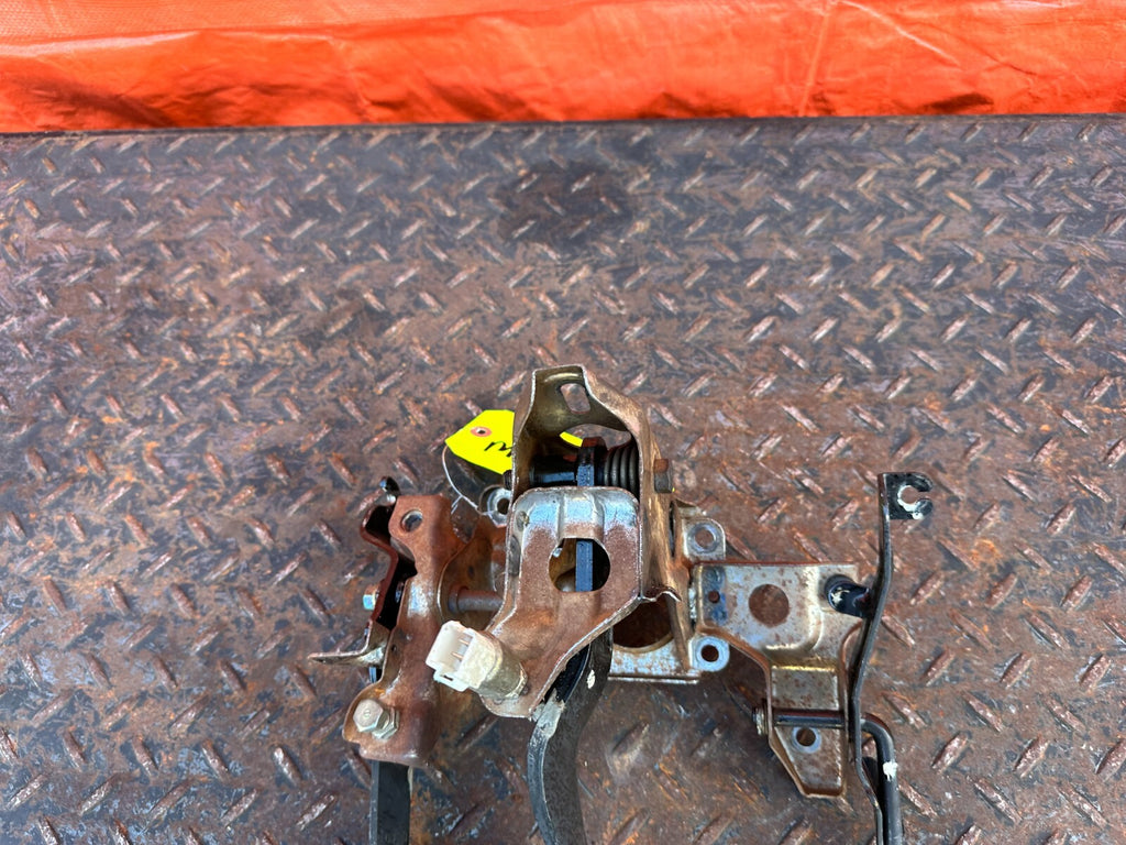 88 91 HONDA CRX   5 SPEED MANUAL PEDALS GAS BRAKE CLUTCH   OEM FACTORY #2773