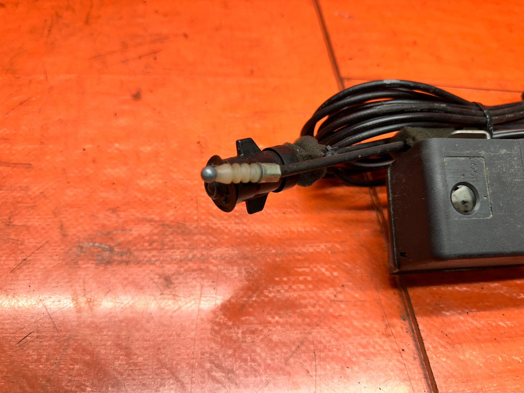 97 01 HONDA PRELUDE 2.2L GAS TRUNK FUEL DOOR PULL RELEASE CABLE LEVER OEM #33612