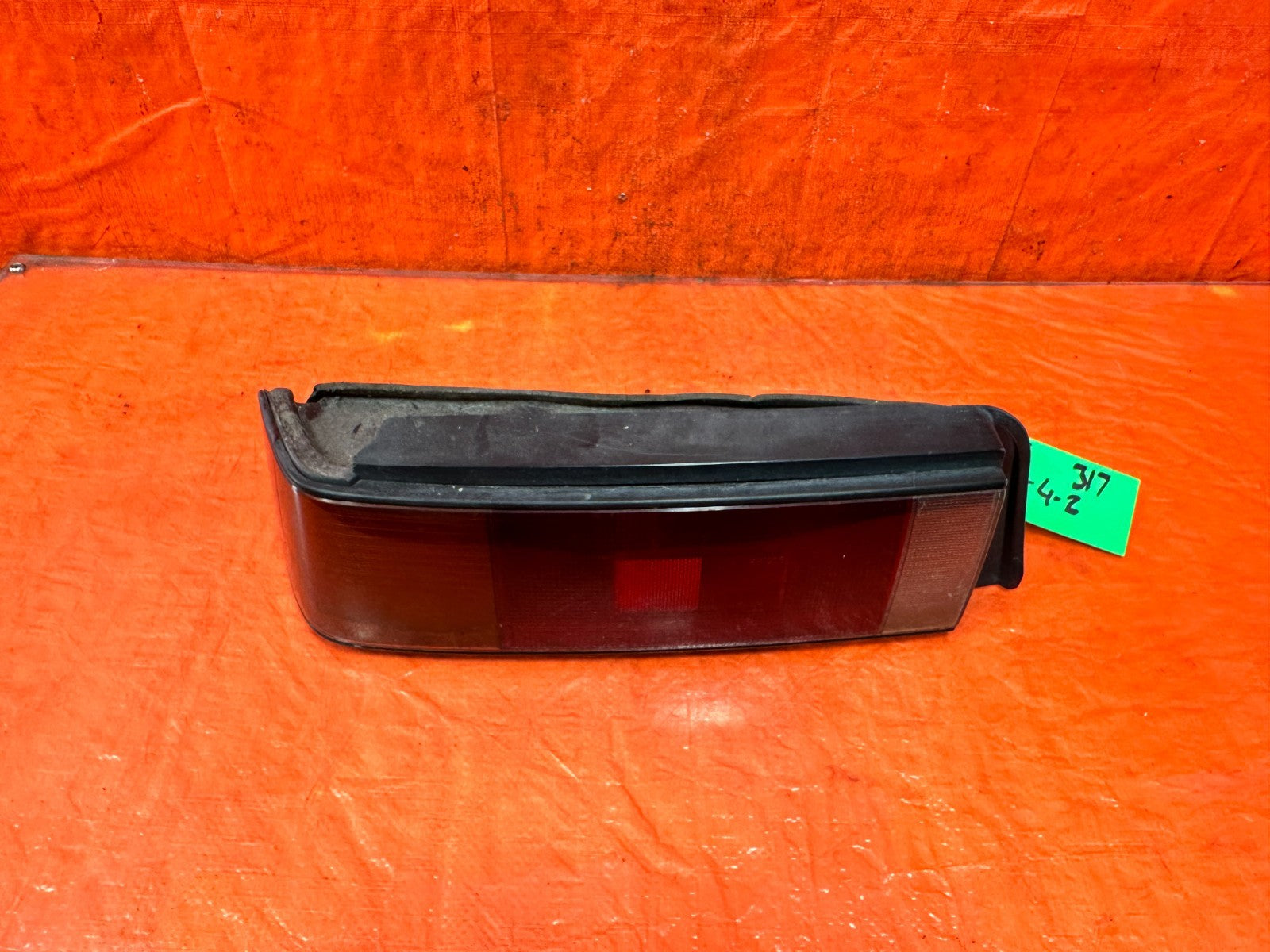 90 91 HONDA CIVIC HATCHBACK   PASSENGER RIGHT TAIL LIGHT TAIL LAMP   OEM #3250