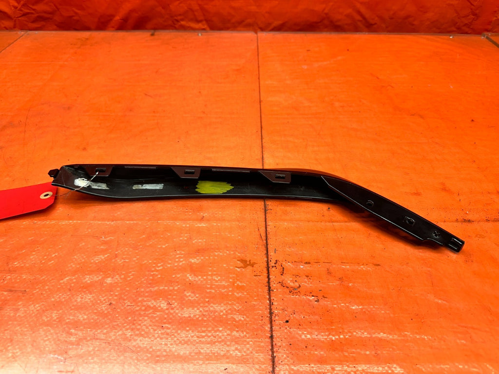 22 26 CADILLAC CT4 BLACKWING   PASSENGER RIGHT LOWER DEFLECTOR FASCIA 845909048