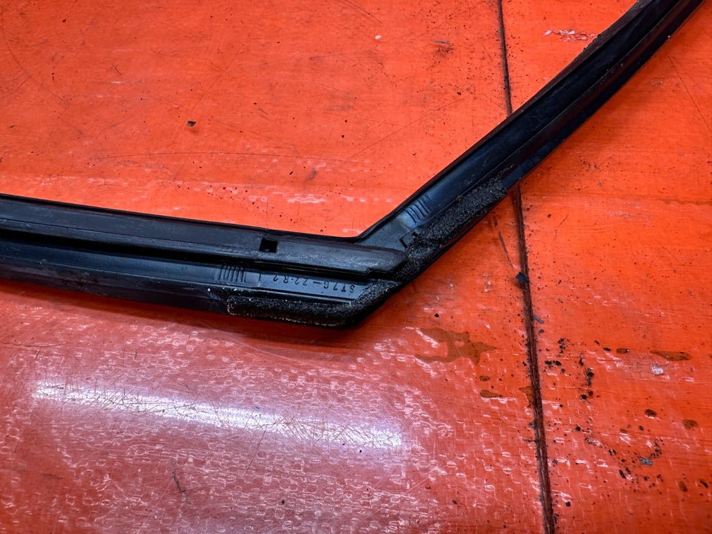 94 01 ACURA INTEGRA 2D RIGHT PASSENGER DOOR WINDOW RUN CHANNEL SEAL OEM #33116