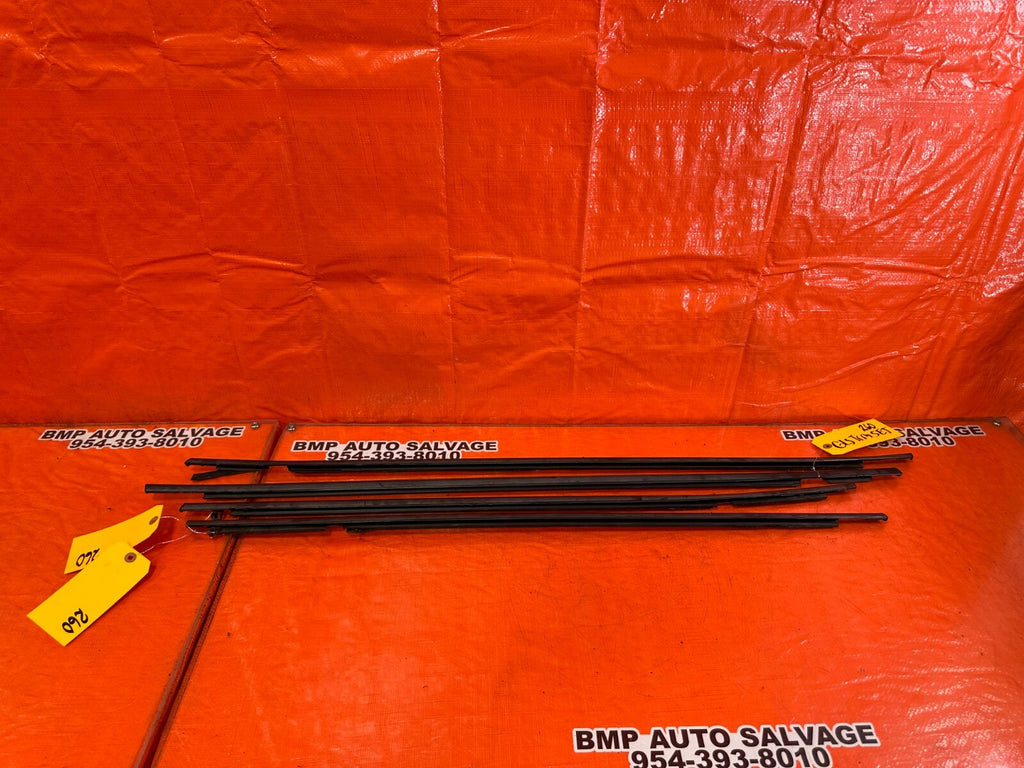 06 11 CIVIC 4D SEDAN   EXTERIOR DOOR WINDOW GLASS TRIM SET LEFT RIGHT   OEM #2600