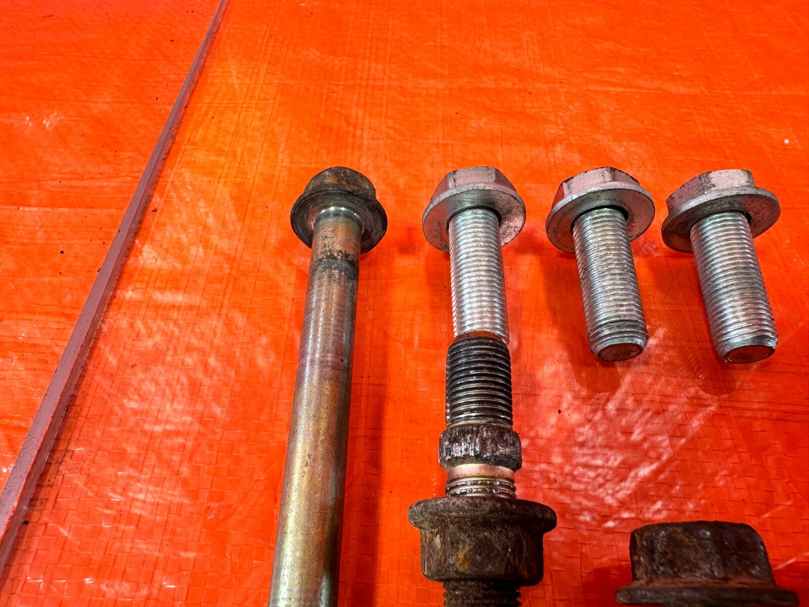 02 06 ACURA RSX   MANUAL TRANSMISSION   DRIVER LEFT MOUNT BOLTS HARDWARE   #2715
