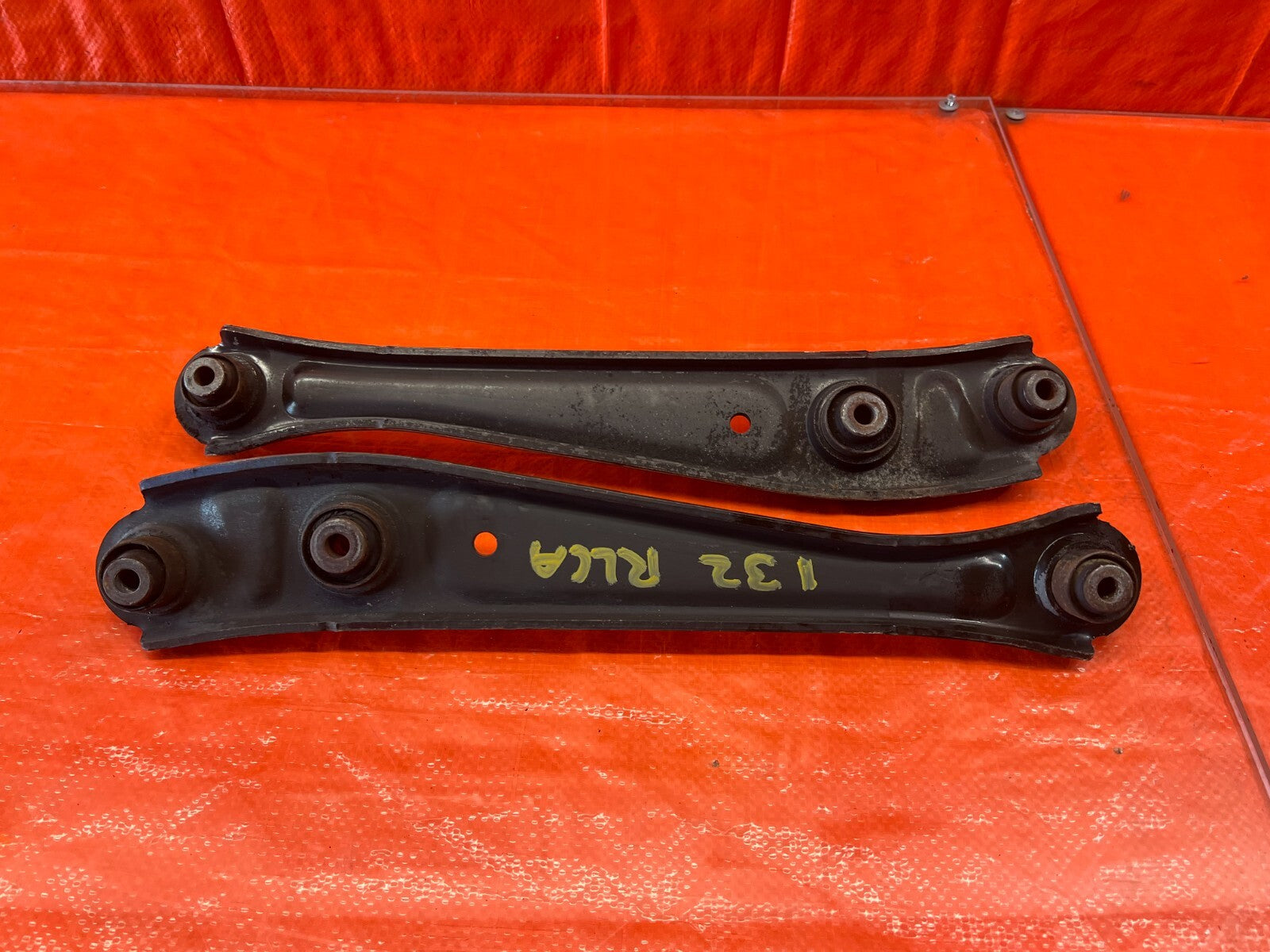 96 00 HONDA CIVIC   REAR LOWER CONTROL ARM SET   LEFT & RIGHT LOWER ARMS OEM 1327
