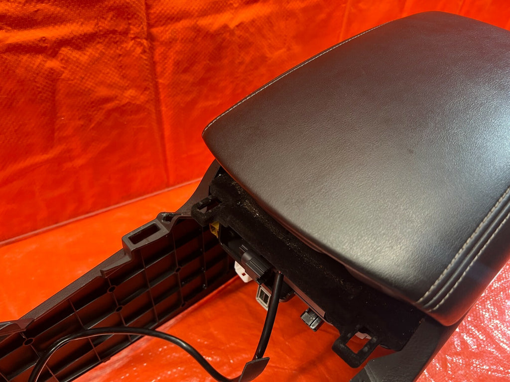 16 20 INFINITI Q50 / 17 20 Q60   ARM REST CENTER CONSOLE   OEM FACTORY OE #965