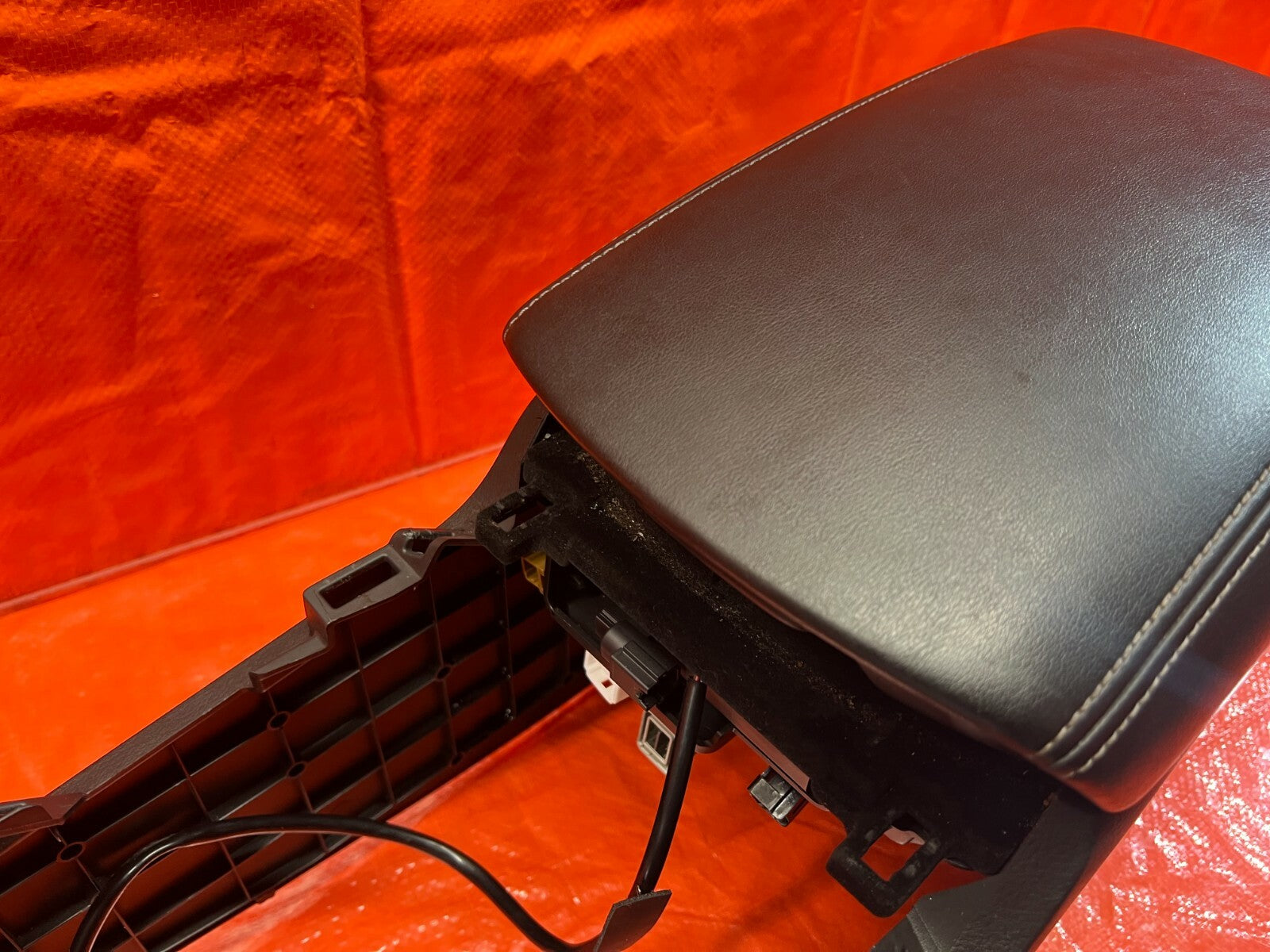 16 20 INFINITI Q50 / 17 20 Q60   ARM REST CENTER CONSOLE   OEM FACTORY OE #965