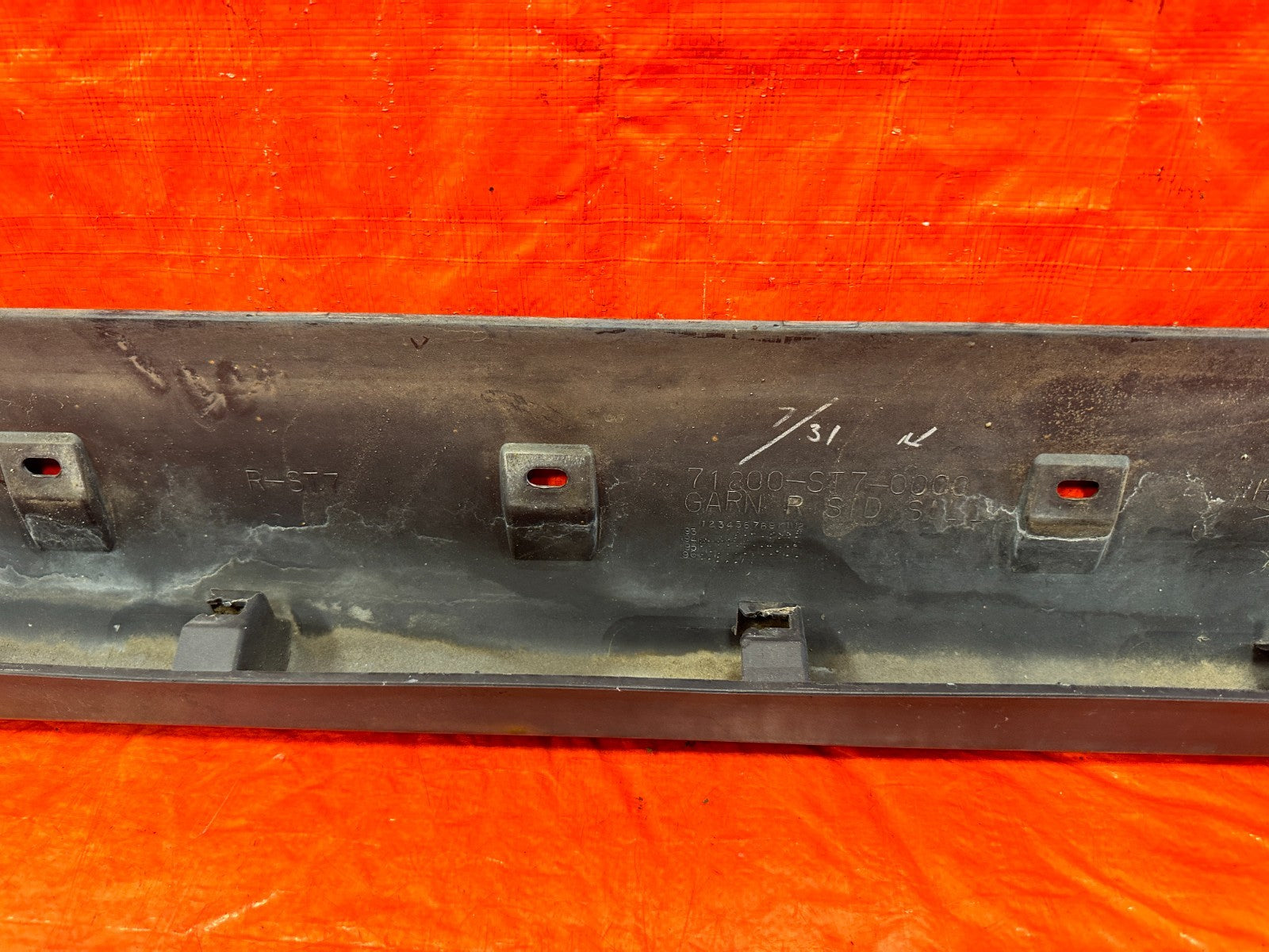 94 01 ACURA INTEGRA   2 DOOR   SIDE SKIRT ROCKER MODLING RIGHT SIDE OEM #30910