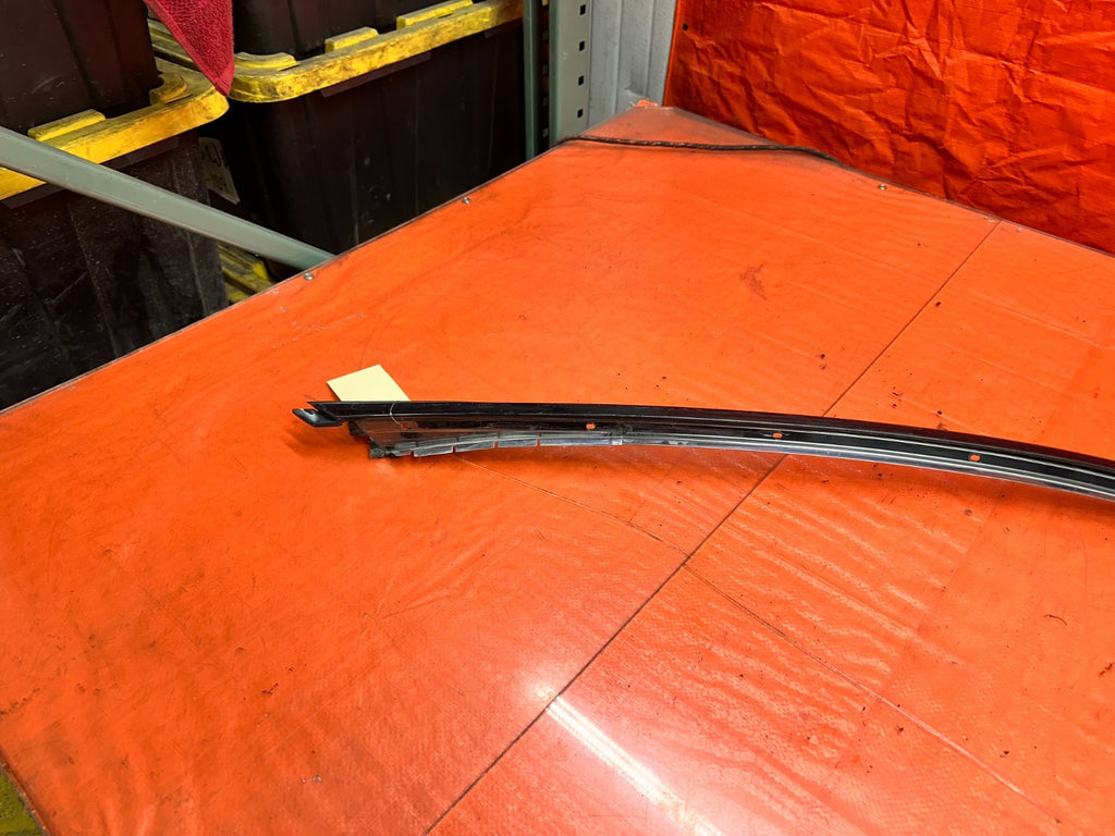 94-01 ACURA INTEGRA 4D LEFT DRIVER ROOF GLASS TRIM DRIP RETAINER OEM #34013