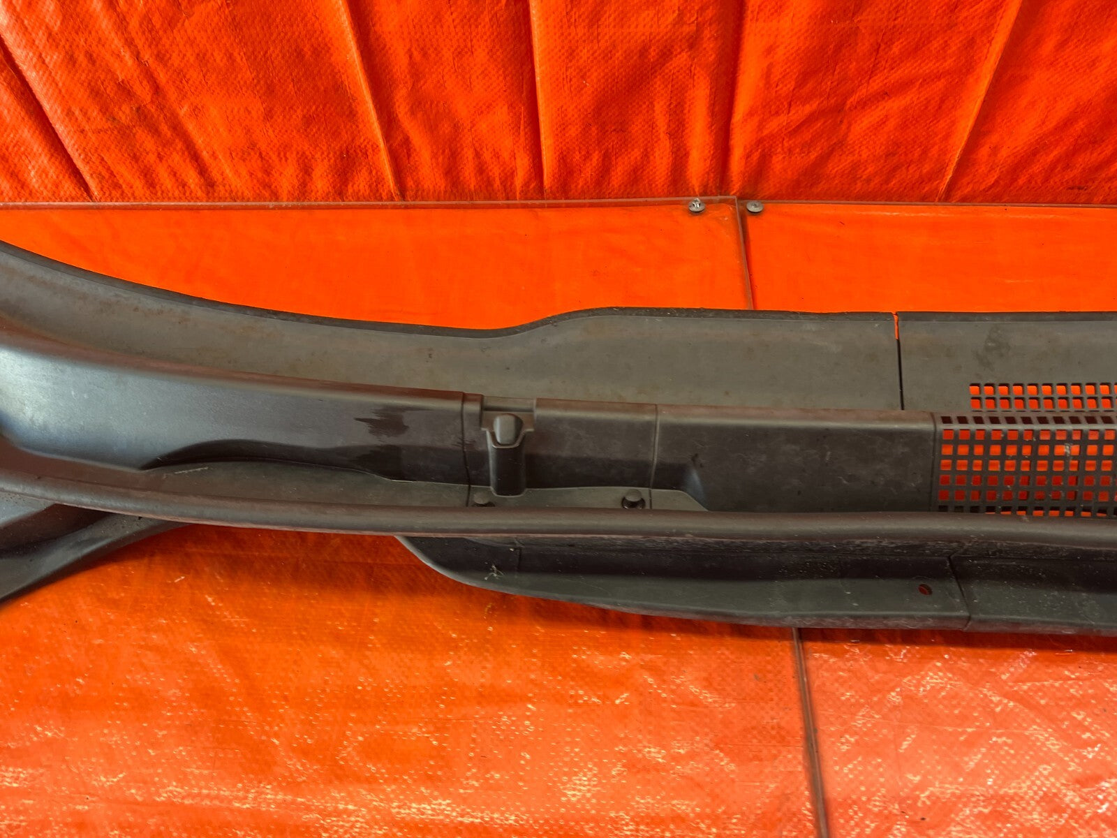 04 05 ACURA TSX   WINDSHIELD WIPER COWL TRIM PLASTIC   OEM FACTORY #1567