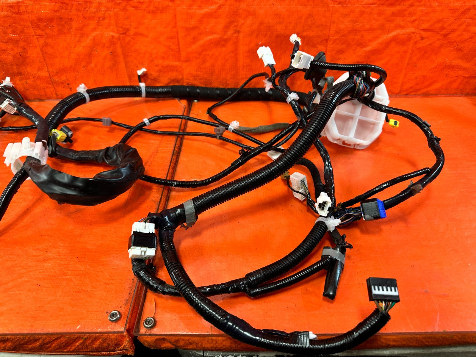 16 17 INFINITI Q50 RED SPORT 400   INTERIOR FLOOR BODY HARNESS   24014 6HB6A 31414