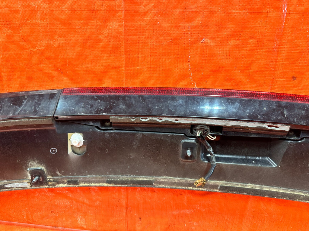 03 07 INFINITI G35 COUPE   REAR WING SPOILER DECK LID TRIM   OEM FACTORY #29810