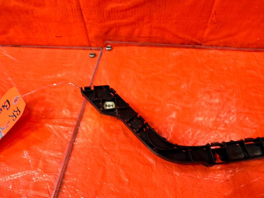 02 06 ACURA RSX   PASSENGER RIGHT REAR BUMPER BRACKET RETAINER CLIP   OEM #2713