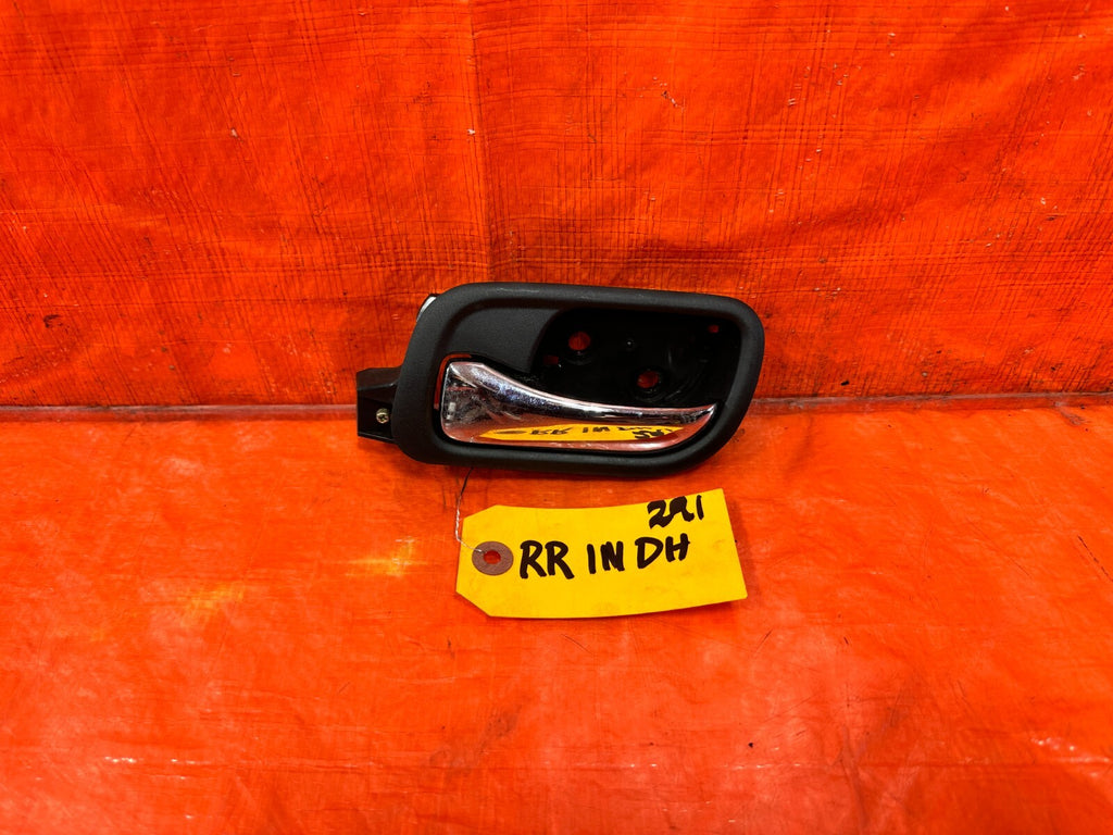 04 08 ACURA TSX   PASSENGER RIGHT REAR   INTERIOR DOOR GRAB PULL HANDLE OEM 2910