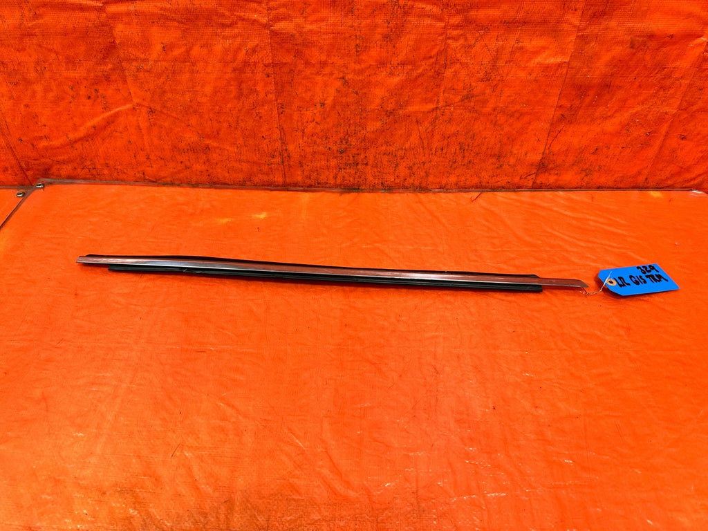09 15 INFINITI G37 CONVERTIBLE   LEFT REAR EXTERIOR WINDOW GLASS TRIM   OEM 3290