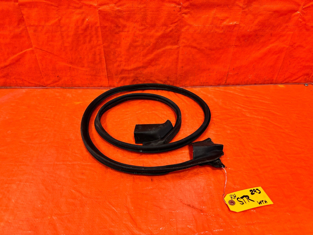 FRS BRZ & 86   RIGHT   LOWER DOOR MOUNTED WEATHER STRIP RUBBER GASKET 2930